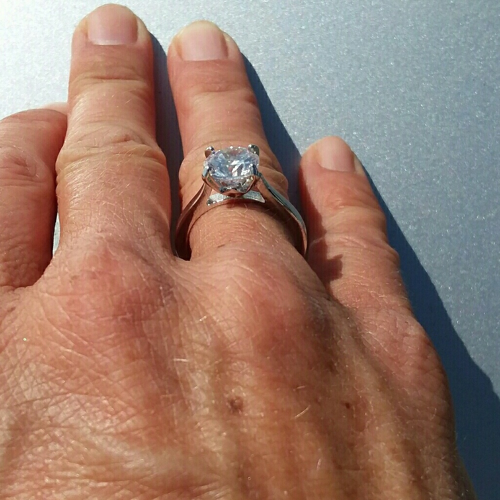 Gorgeous 1.8k wedding ring